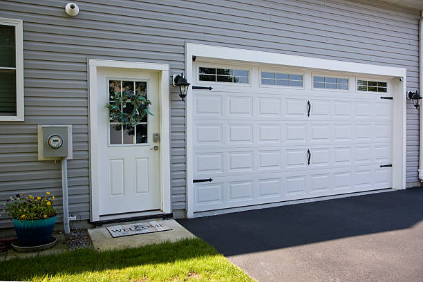 24/7 Emergency Garage Door Panel Replacement experts in New Castle, DE